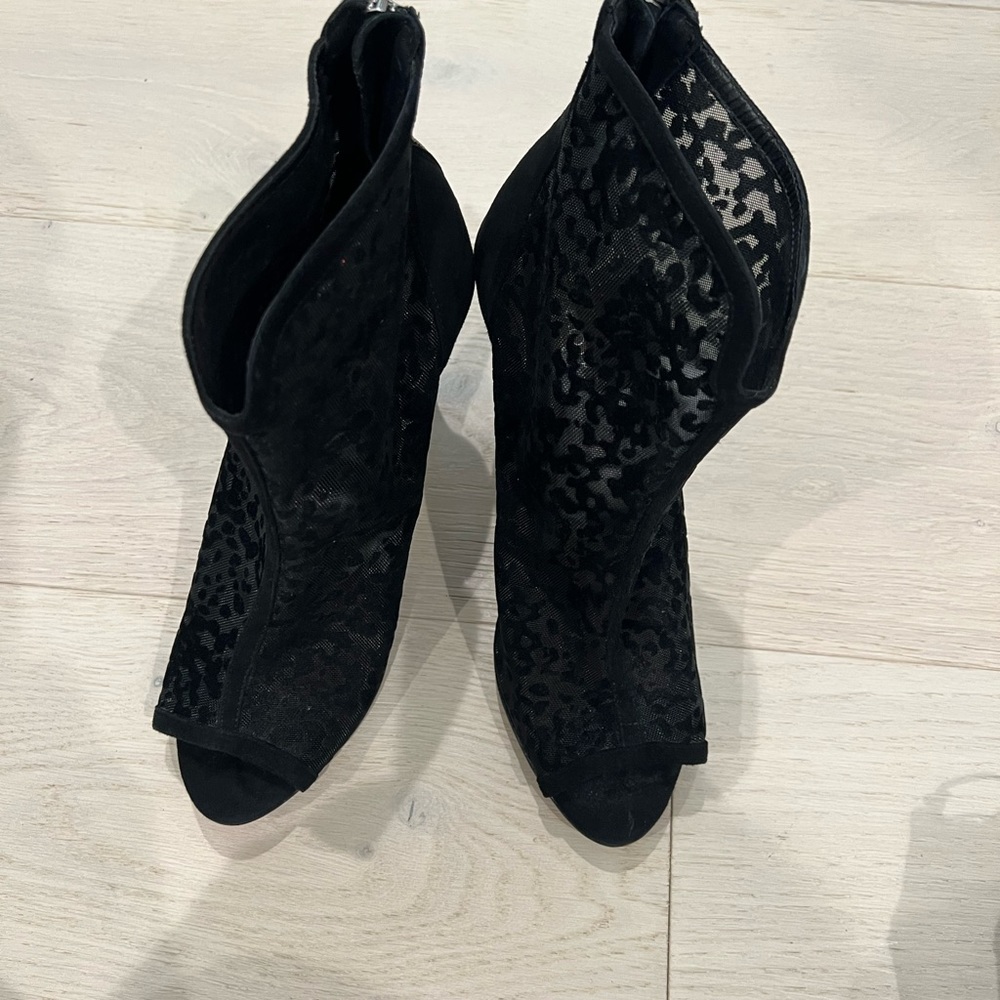 Donald J Pliner. Black suede lace/mesh open toe bootie. Size 9.